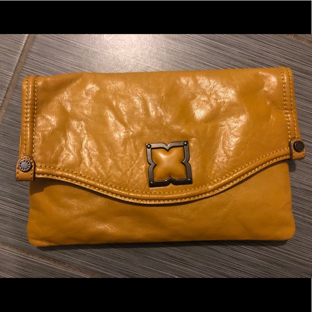 BCBG MAXAZRIA 🟡 leather clutch